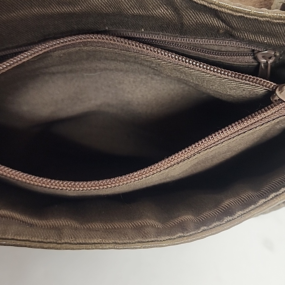 Vintage Distressed Olive Green Leather Unisex Crossbody Messenger SaddleBag - Picture 7 of 10